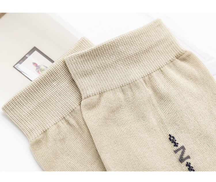 Wholesale Thermal Mulberry Silk Black Socks Anti-odor Short Breathable Socks Ladies