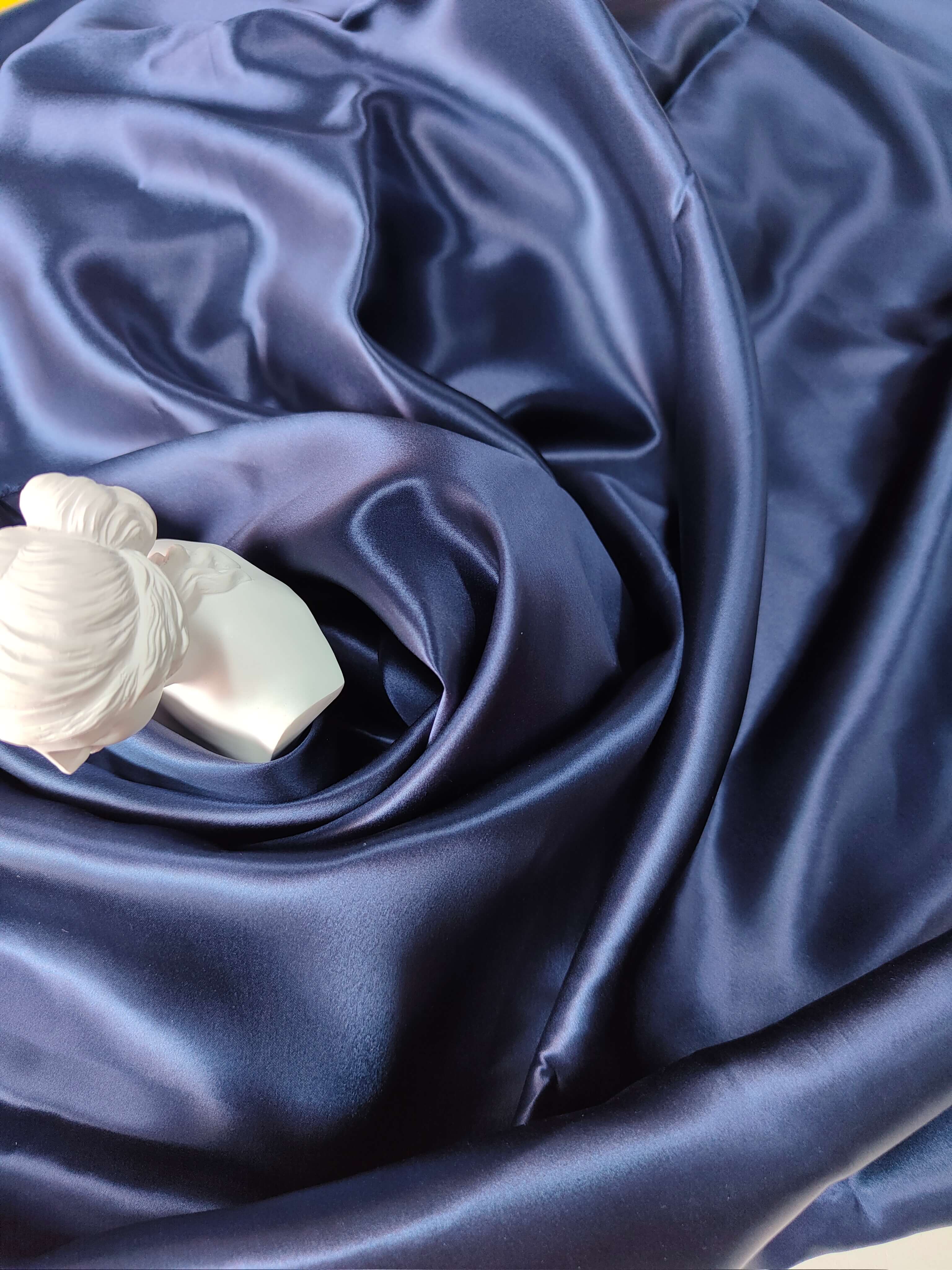 Best 22 Momme Washable 100 Mulberry Charmeuse Silk Fabric in Navy Blue Factory in Bulk Buy 22