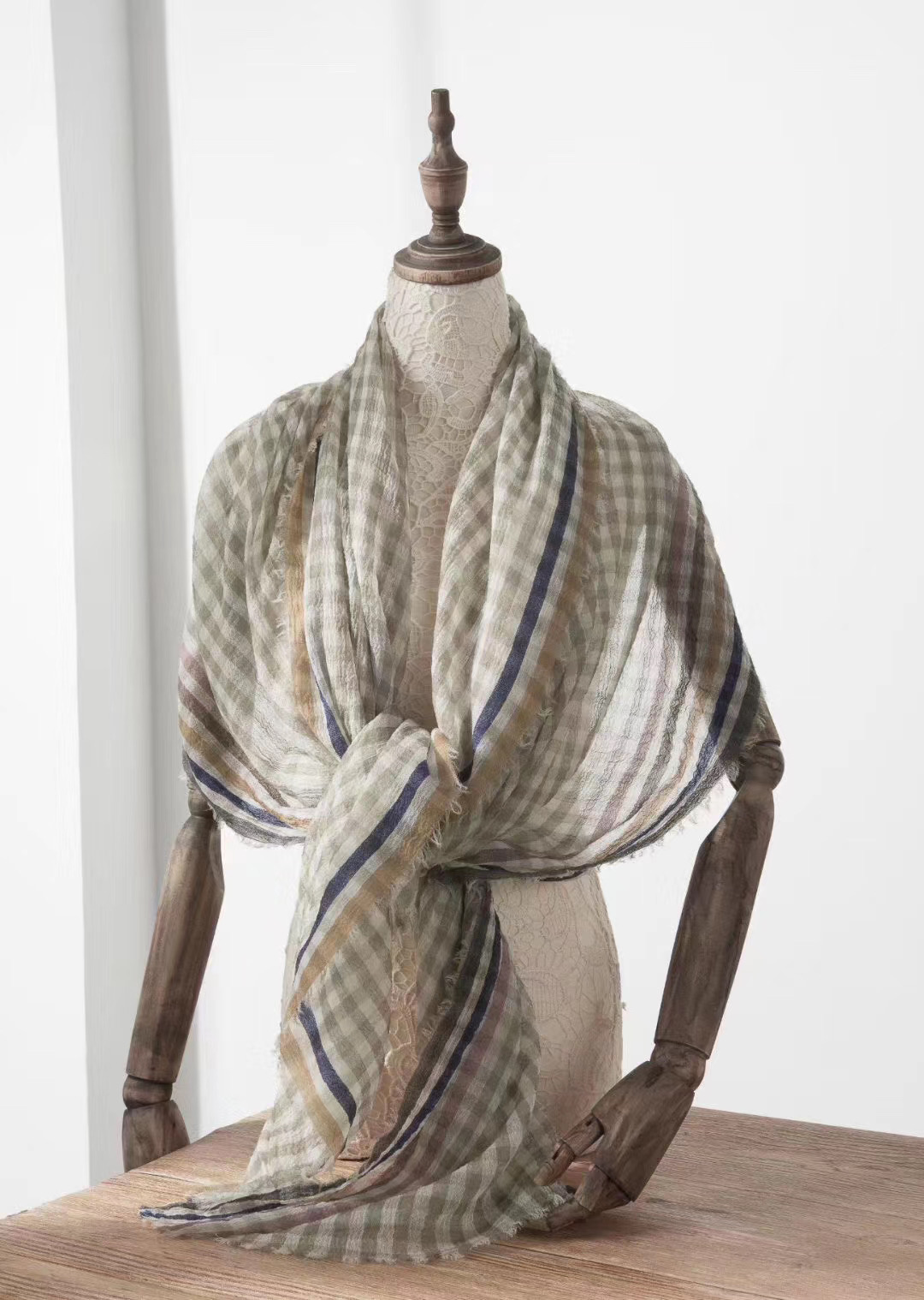 Custom and Wholesale Awesome Fine Classic Wool Shawl for Fall and Winter